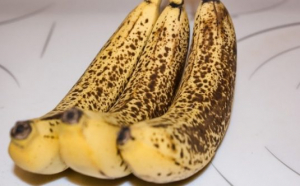 Trucul genial pentru ca bananele să rămână proaspete și 15 zile. Coaja nu va deveni maro