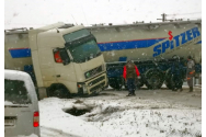 Accident la Suceava - un camion s-a răsturnat la Forăști