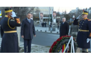 Klaus Iohannis a depus flori în memoria victimelor Revoluției, la Troița din Piața Universității
