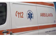 Ambulanțier înjunghiat de un pacient de 78 de ani pe care îl transporta acasă