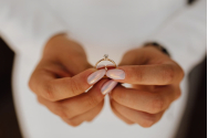 O colecţie impresionantă de inele de logodnă pentru cea mai frumoasă cerere în căsătorie