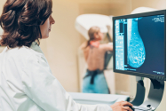  Sute de femei testate gratuit pentru cancer la sân