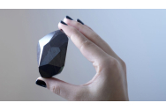 „Enigma”, uriașul diamant negru despre care se crede că provine din spațiu, a fost vândut cu peste 4 milioane de dolari