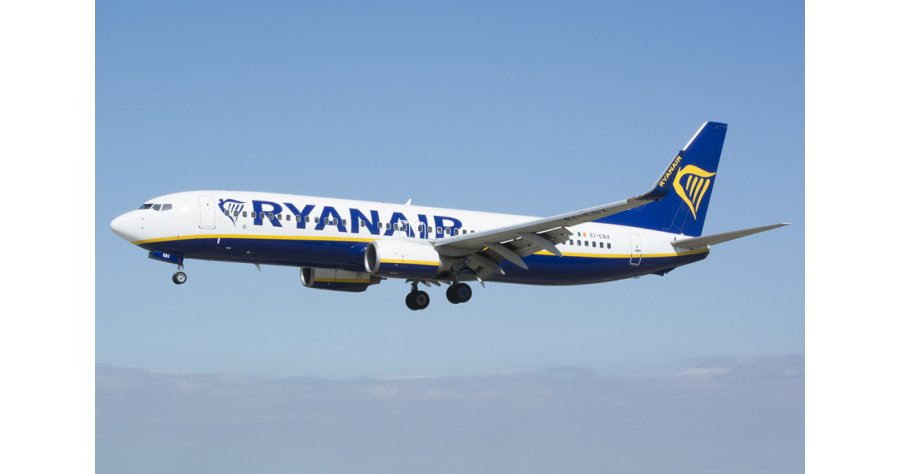 Ryanair_Boeing_737-800_EI-EBX