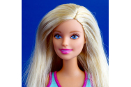 Ziua păpușii Barbie și a dinților falși