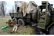 Mirosul morților. Cadavrele soldaților ruși uciși zac neridicate de pe front, la o lună de război