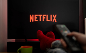 Rușii dau Netflix în judecată. Ce sumă cer în instanță după ce platforma și-a suspendat serviciul de streaming