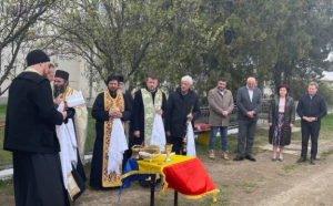 Panglică, pâine cu sare și sobor de preoți la inaugurarea unui contor de gaz  la Botoșani