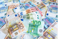  Cursul euro se apropie de maximul istoric