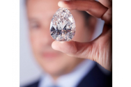 Cel mai mare diamant alb scos vreodată la licitaţie va fi prezentat la Geneva