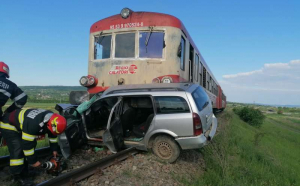 Accident mortal lângă Hârlau. Un bărbat a murit după ce autoturismul pe care îl conducea a fost lovit de tren