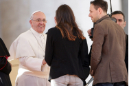 Papa Francisc propune cuplurilor logodite castitatea premaritală
