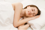 Ce să faci ca să adormi mai repede atunci când e prea cald în casă