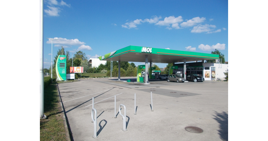 MOL_petrol_station,_2017_Gárdony