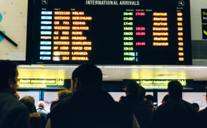 Sute de curse întârziate şi zeci de zboruri anulate pe Aeroportul Otopeni