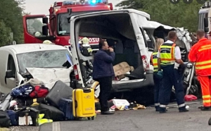Șoferul unui microbuz din Vaslui a provocat un accident în Ungaria: Doi morţi şi nouă răniţi