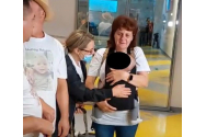 Copilul român internat în Danemarca cu suspiciune de ”sindromul bebeluşului scuturat” a ajuns la bunicii din Vaslui