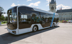 Primul autobuz electric românesc, prezentat oficial la Iaşi