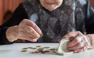 Un sfert dintre pensionari câştigă sub 1.000 lei lunar