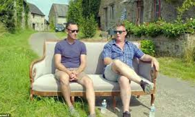 Un sat din Franța a fost vândut cu 26.000 de euro. Cumpărătorii sunt doi englezi gay care trăiau într-o rulotă