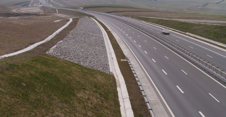  A fost semnat contractul celei mai scumpe autostrăzi din România
