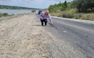 Axa Iași – Suceava, asfaltată cu... bălegar!
