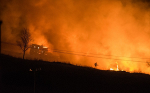Casă distrusă de foc, la Botoșani