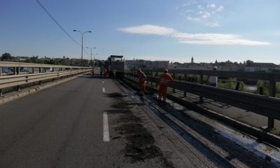 Reparațiile la podul de peste râul Moldova îi înnebunesc pe șoferi