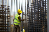 Aproape trei sferturi dintre constructori amână proiecte din cauza creşterii preţurilor la materiale