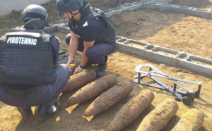 Pirotehniştii ieşeni au „recoltat” 19 bombe de calibru 60 de milimetri