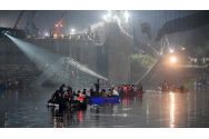 Accident groaznic în India. 137 de oameni au murit după ce un pod s-a prăbușit