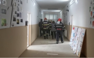 Foc la o școală din Botoșani. 600 de elevi au fost evacuați