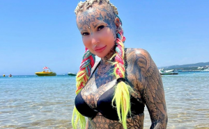 Cea mai tatuată femeie din Polonia confirmă oficial că are corpul acoperit în proporție de 96% cu tatuaje