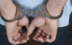 Zece persoane au fost arestate preventiv de DIICOT pentru trafic de droguri de mare risc, în urma a 18 percheziții din Iaşi, Neamţ, Galaţi şi Timiş