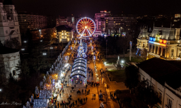 GALERIE FOTO: Primăria Iași a aprins de Ziua Națională luminile de sărbători în centrul orașului 