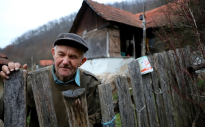 Cum arată viața românului care locuiește într-un sat părăsit. Este singurul locuitor