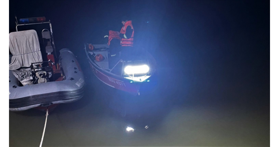 pompieri-cautare-barca-noaptea