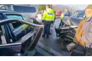VIDEO: Autorităţile din Brasov, luate prin surprindere de vreme. 15 mașini s-au ciocnit pe un pod, pe DN1. În accidentul în lanț a fost implicată și o ambulanță