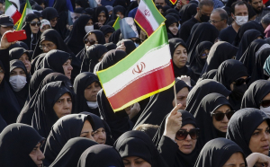 Poliţia moravurilor din Iran a fost dizolvată. Discuțiile auplecat de la purtarea vălului islamic de către femei
