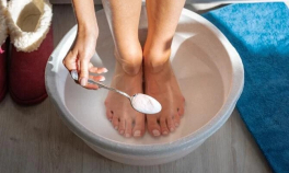De ce e bine să-ți speli picioarele seara cu bicarbonat de sodiu