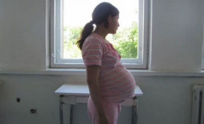 La Botoșani, în fiecare lună o minoră devine mamă