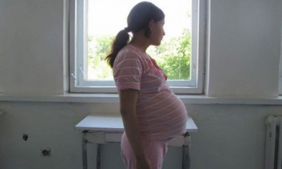 Aproape jumătate dintre fetele mai mici de 15 ani care rămân gravide sunt din România. Bacăul are cele mai multe minore gravide