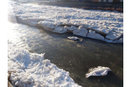 Autoritățile din Neamț stau cu ochii pe ghețurile de pe Bistrița