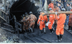 Tragedie în China - 18 mineri blocaţi în subteran, după prăbuşirea unei mine de aur
