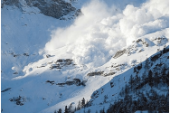 Avalanșă într-o stațiune din Austria. Zece oameni au fost prinși sub zăpezi