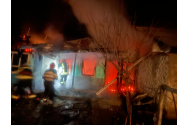 Familie cu opt membri, rămasă pe drumuri chiar de Crăciun, după ce casele le-au fost cuprinse de flăcări