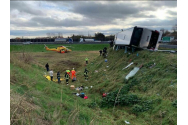 Autocar de Botoșani, răsturnat pe autostradă, în Italia. Doi pasageri au fost preluați cu elicopterele și alte 21 de persoane au fost rănite și transportate la spital