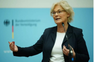 Ministrul german al Apărării, Christine Lambrecht, a demisionat