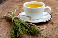 Ceaiul de coada calului, un remediu tradițional utilizat pentru a trata problemele de rinichi