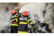 Incendiu la o casă în municipiul Iaşi. Pompierii au intervenit de urgență. Propietara necesita ingrijiri medicale